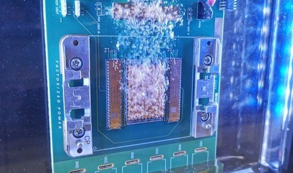 香港服務器的租用物理CPU的雙核性能遠超虛擬機的雙核。